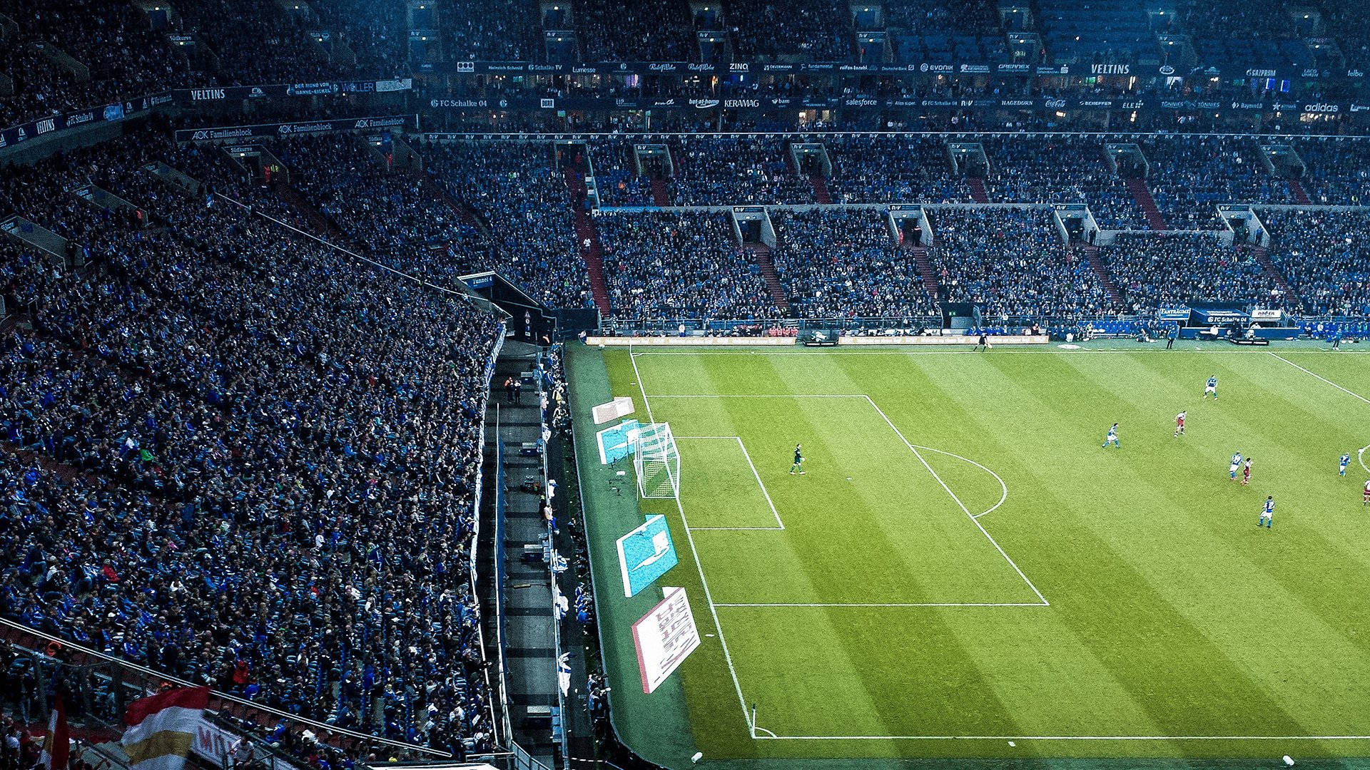 中国足球产业积极布局低碳绿色发展,打造“绿茵行业”新标杆,足球产业规模