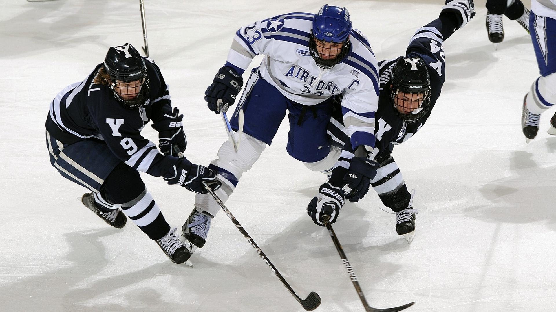 开云esports-史上“最牛”篮下封盖：斯托亚科维奇在对阵勇士时完美封堵对手关键投篮！